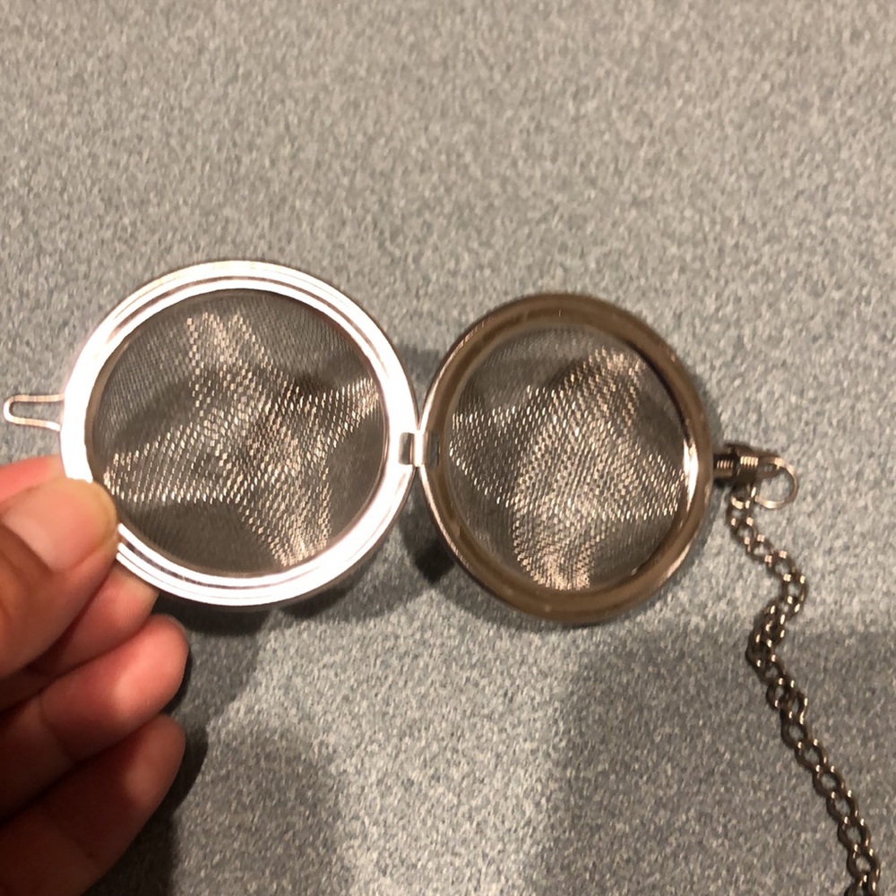 Tea Strainer/Steeper - Picture 3 of 8